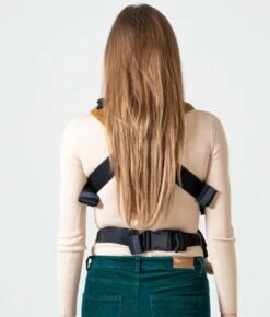 ByKay - Draagzak - Click Carrier Classic - Ribbed Velvet - Mustard Brown -Kinderwagen- En Accessoirewinkel 1021x1200 7