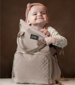 NanaBeebi Luiertas Rugzak Met Verschoonmatje - Beige Taupe - Inclusief Flessenwarmhouder - Kinderwagenhaken En Isoleervak -Kinderwagen- En Accessoirewinkel 1057x1200 1