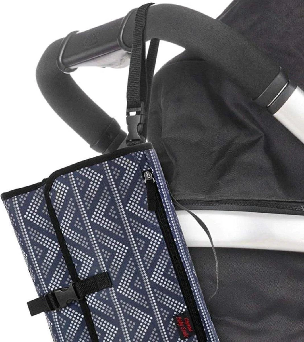 LOUZIR Baby Onderweg Verschonen -Verschoningsmatje Opvouwbaar Waterdicht Luiertas – Donker Blauw 8 LOUZIR Baby Onderweg Verschonen -Verschoningsmatje Opvouwbaar Waterdicht Luiertas – Donker Blauw - Afbeelding 6