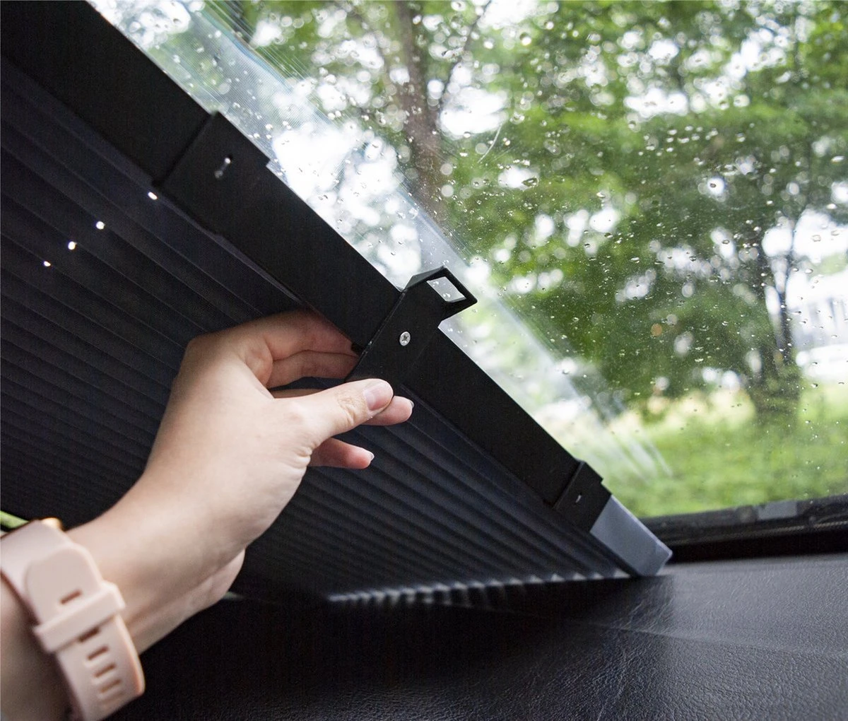 Zonnescherm Auto - Zonwering - Voorruit - UV Protectie - Oprolbaar - Rolgordijn - Rheme 13 Zonnescherm Auto - Zonwering - Voorruit - UV Protectie - Oprolbaar - Rolgordijn - Rheme - Afbeelding 11