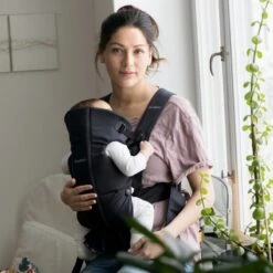 BabyBjörn Draagzak Mini - Cotton - Zwart -Kinderwagen- En Accessoirewinkel 1200x1200 1016