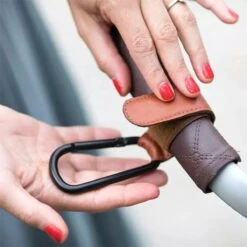 Merkloos Kinderwagen Tassenhaakjes - Haakjes Voor Tassen - Set Van 2 - Extra Stevig - Buggy Haakjes - Bruin -Kinderwagen- En Accessoirewinkel 1200x1200 138