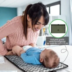 Brisby Slijtvaste Luiertas – Verzorgingstas - Two Tone Groen En Zwart - Inclusief Verschoonmatje - Isoleervakken - Met Geïntegreerde Kinderwagen Haken -Kinderwagen- En Accessoirewinkel 1200x1200 1396