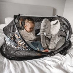 Deryan Baby Luxe Campingbedje – Inclusief Zelfopblaasbare Matras - Zoo 13 Deryan Baby Luxe Campingbedje – Inclusief Zelfopblaasbare Matras - Zoo -Kinderwagen- En Accessoirewinkel 1200x1200 1532