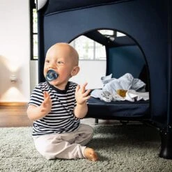 Hauck Dream N Play Plus Campingbedje Set - Met Matras En Muggennet - Navy -Kinderwagen- En Accessoirewinkel 1200x1200 1577