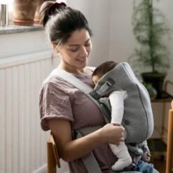 BabyBjörn Draagzak Mini - 3D Jersey - Lichtgrijs -Kinderwagen- En Accessoirewinkel 1200x1200 1880