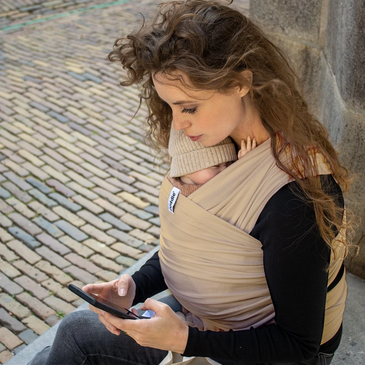 Cuddie Baby Draagdoek - Premium Organic Baby Draagdoek Gemaakt Van Bio Katoen - Newborns Tot 15 Kg - Baby Cadeau - Met Wenskaart - Sand 6 Cuddie Baby Draagdoek - Premium Organic Baby Draagdoek Gemaakt Van Bio Katoen - Newborns Tot 15 Kg - Baby Cadeau - Met Wenskaart - Sand - Afbeelding 4