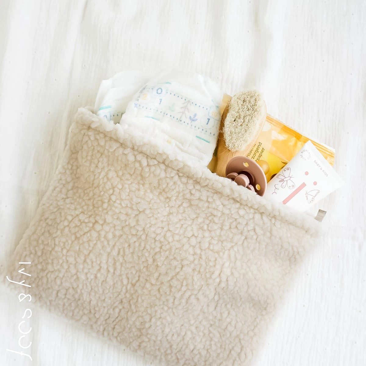 Teddy Etui | Teddy Tasje | Luier Etui | Toilettas | Beige | Ivy And Soof 3 Teddy Etui | Teddy Tasje | Luier Etui | Toilettas | Beige | Ivy And Soof