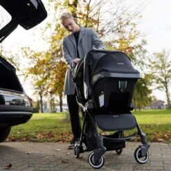 Hamilton By Yoop S1 Plus Buggy Met Monteerbare Zeno Plus Draagwieg - Nieuw En Hoger 2023 Model - Premium Budget Stroller Met One Hand Folding Technologie – Zwart - Licht, Verstelbaar, Wendbaar En Geschikt Van 0 Maanden Tot 4 Jaar – Inclusief Adapter -Kinderwagen- En Accessoirewinkel 1200x1200 794