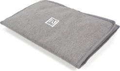 Brisby Slijtvast Verschoonmatje – Voorzien Van Een Klittenbandsluiting Voor Gemakkelijke 1-Hands Bediening - Donkergrijs 11 Brisby Slijtvast Verschoonmatje – Voorzien Van Een Klittenbandsluiting Voor Gemakkelijke 1-Hands Bediening - Donkergrijs -Kinderwagen- En Accessoirewinkel 1200x715 1