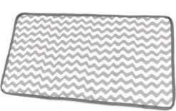 Brisby Slijtvast Verschoonmatje – Voorzien Van Een Klittenbandsluiting Voor Gemakkelijke 1-Hands Bediening - Donkergrijs 10 Brisby Slijtvast Verschoonmatje – Voorzien Van Een Klittenbandsluiting Voor Gemakkelijke 1-Hands Bediening - Donkergrijs -Kinderwagen- En Accessoirewinkel 1200x760 3