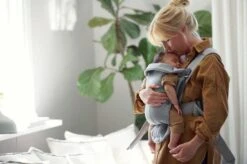 BabyBjörn Draagzak Mini - 3D Jersey - Lichtgrijs -Kinderwagen- En Accessoirewinkel 1200x799 46