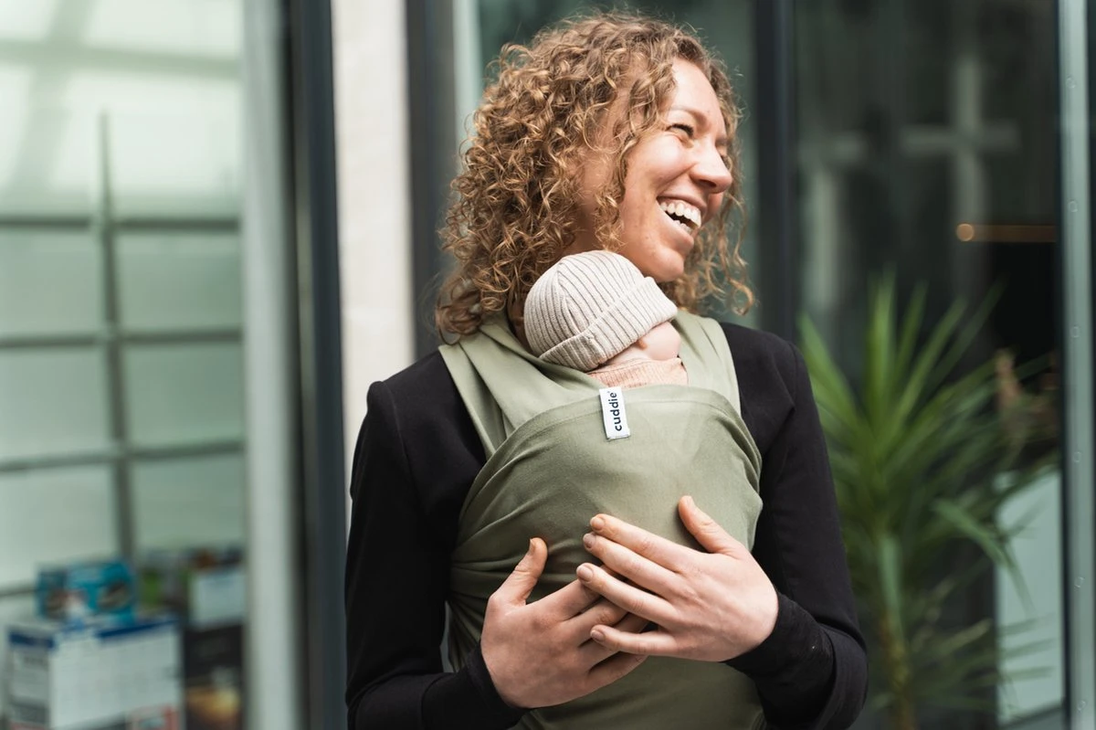 Cuddie Baby Draagdoek - Premium Organic Baby Draagdoek Gemaakt Van Bio Katoen - Newborns Tot 15 Kg - Baby Cadeau - Met Wenskaart - Olive 10 Cuddie Baby Draagdoek - Premium Organic Baby Draagdoek Gemaakt Van Bio Katoen - Newborns Tot 15 Kg - Baby Cadeau - Met Wenskaart - Olive - Afbeelding 8