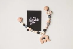 Wagenspanner Olifant - Musthave 2021 - Baby Wagenspanner Hout - Vrolijke Kinderwagenspanner - Eenvoudig Te Bevestigen - Kraamcadeau Voor Jongens En Meisjes - Baby Cadeau -Kinderwagen- En Accessoirewinkel 1200x800 19