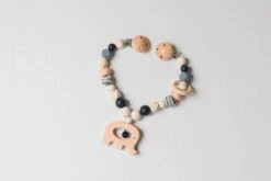 Wagenspanner Olifant - Musthave 2021 - Baby Wagenspanner Hout - Vrolijke Kinderwagenspanner - Eenvoudig Te Bevestigen - Kraamcadeau Voor Jongens En Meisjes - Baby Cadeau -Kinderwagen- En Accessoirewinkel 1200x800 20