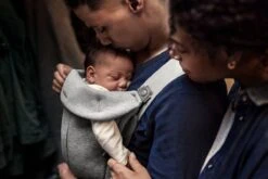 BabyBjörn Draagzak Mini - 3D Jersey - Lichtgrijs -Kinderwagen- En Accessoirewinkel 1200x800 219