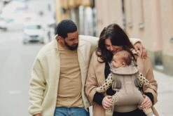 BabyBjörn Draagzak One Air - 3D Mesh - Grijs-beige -Kinderwagen- En Accessoirewinkel 1200x800 242