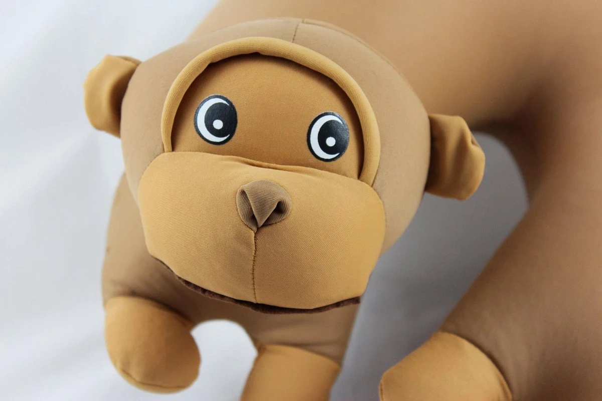 Cuddlebug U-shape Kussen | Aap | Knuffel | Kinderen 6 Cuddlebug U-shape Kussen | Aap | Knuffel | Kinderen - Afbeelding 4