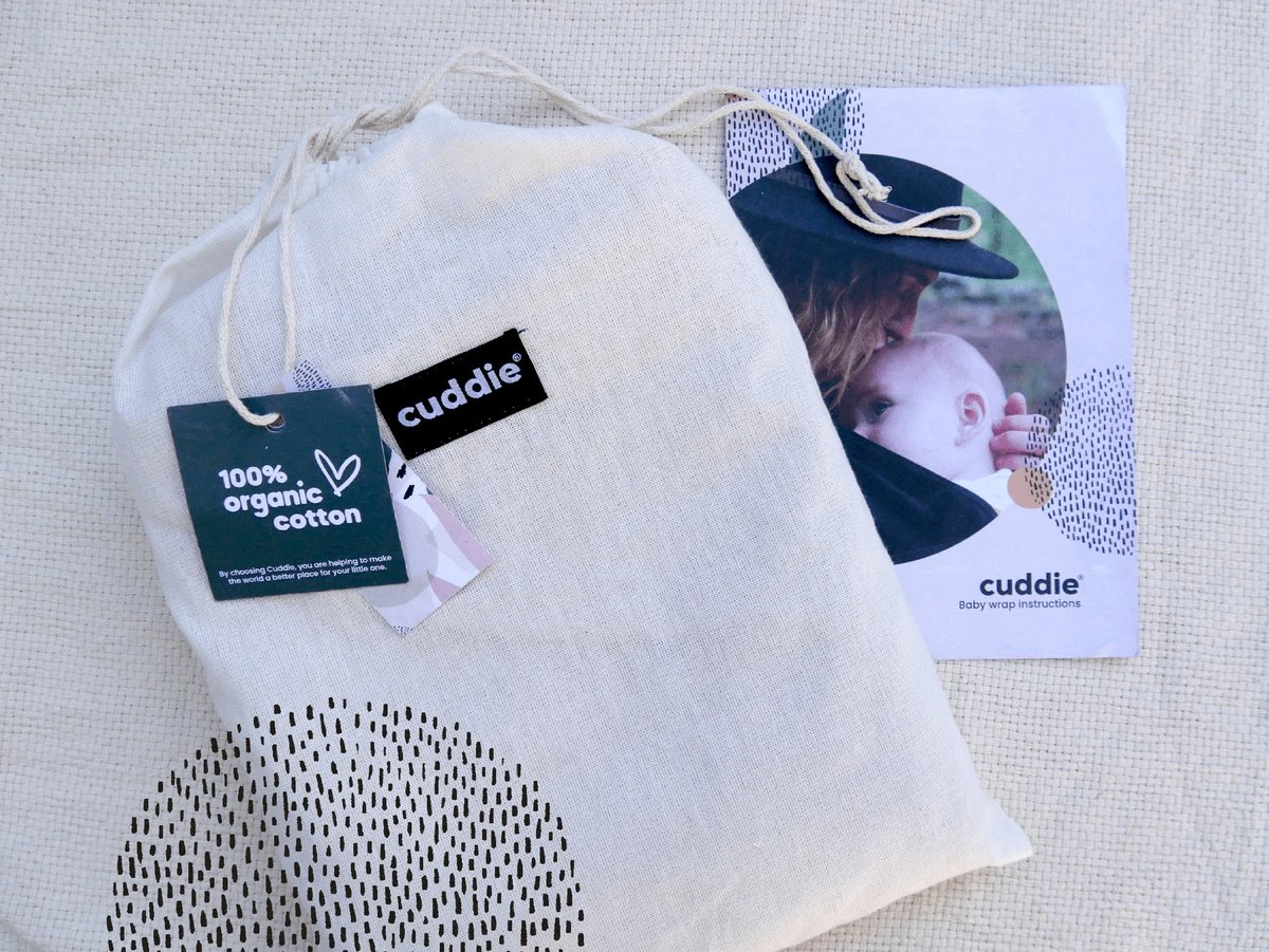 Cuddie Baby Draagdoek - Premium Organic Baby Draagdoek Gemaakt Van Bio Katoen - Newborns Tot 15 Kg - Baby Cadeau - Met Wenskaart - Sand 11 Cuddie Baby Draagdoek - Premium Organic Baby Draagdoek Gemaakt Van Bio Katoen - Newborns Tot 15 Kg - Baby Cadeau - Met Wenskaart - Sand - Afbeelding 9