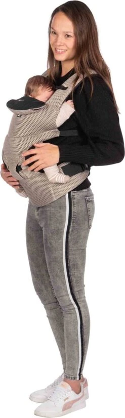 Dooky Ergonomische Draagzak Urban Comfort Beige Desert -Kinderwagen- En Accessoirewinkel 359x1200