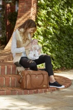 Grote Luiertas Double Zip Satchel Chestnut Redwood - Kunstleer - 42 Cm Breed -Kinderwagen- En Accessoirewinkel 799x1200 34