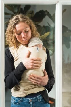 Cuddie Baby Draagdoek - Premium Organic Baby Draagdoek Gemaakt Van Bio Katoen - Newborns Tot 15 Kg - Baby Cadeau - Met Wenskaart - Sand 21 Cuddie Baby Draagdoek - Premium Organic Baby Draagdoek Gemaakt Van Bio Katoen - Newborns Tot 15 Kg - Baby Cadeau - Met Wenskaart - Sand -Kinderwagen- En Accessoirewinkel 799x1200 69