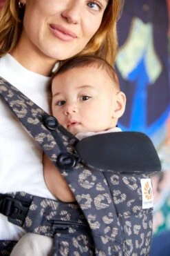 Ergobaby Omni Dream Draagzak - Black Leopard - Ergonomische Baby Draagzak Voor Baby En Drager -Kinderwagen- En Accessoirewinkel 799x1200 70