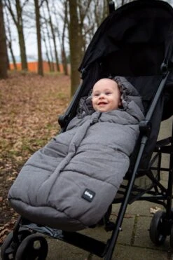 Ding Deluxe Universele Voetenzak Voor Buggy & Kinderwagen - Zwart 24 Ding Deluxe Universele Voetenzak Voor Buggy & Kinderwagen - Zwart -Kinderwagen- En Accessoirewinkel 800x1200 133