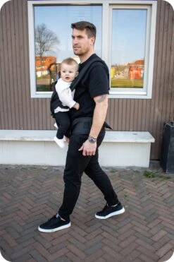 Deryan Pack Luxe Ergonomische Draagzak - Babydrager + Opbergvakjes - Zwart -Kinderwagen- En Accessoirewinkel 800x1200 140