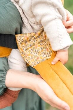 ByKay - Draagzak - Click Carrier Classic - Special Edition Rib Zeki Yellow - Teske De Schepper -Kinderwagen- En Accessoirewinkel 800x1200 156