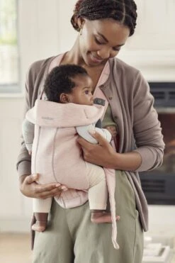 BabyBjörn Draagzak Mini - 3D Jersey - Lichtroze 19 BabyBjörn Draagzak Mini - 3D Jersey - Lichtroze -Kinderwagen- En Accessoirewinkel 800x1200 164