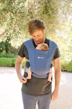 Ergobaby - Embrace - Draagzak Baby - Soft Blue - Ergonomisch Vanaf Geboorte -Kinderwagen- En Accessoirewinkel 800x1200 168