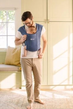 Ergobaby - Embrace - Draagzak Baby - Soft Blue - Ergonomisch Vanaf Geboorte -Kinderwagen- En Accessoirewinkel 800x1200 169