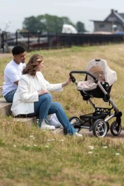 Dooky Seat Cover 0+ Autostoelhoes - Romantic Leaves Black -Kinderwagen- En Accessoirewinkel 805x1200 6