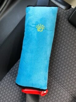 3D Blauwe Gordelkussen Of Slaapkussen Als Reiskussen In De Auto. Dit Kussen Is De Beschermer Van Riem/Gordel, Nek, Hoofd En Kind Bij Het Slapen -Kinderwagen- En Accessoirewinkel 899x1200 11