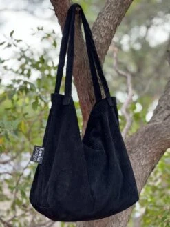 Louka Mom Bag Rib Zwart - Luiertas - Trendy Shopper - Verzorgingstas Baby - Boodschappentas Kinderwagen 7 Louka Mom Bag Rib Zwart - Luiertas - Trendy Shopper - Verzorgingstas Baby - Boodschappentas Kinderwagen -Kinderwagen- En Accessoirewinkel 900x1200 34