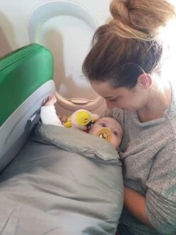 Deryan AirTraveller Vliegtuigbedje - Reiskussen Met Matras - Compact Opgevouwen -Kinderwagen- En Accessoirewinkel 900x1200 38