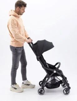 Hamilton By Yoop X1 Plus Buggy – Nieuw, Hoger, Uitgebreider 2023 Model – Premium Stroller Met One Hand Folding Technologie – Grijs – Lichte, Verstelbare En Wendbare Kinderwagen Met Vele Gemakken -Kinderwagen- En Accessoirewinkel 917x1200 10