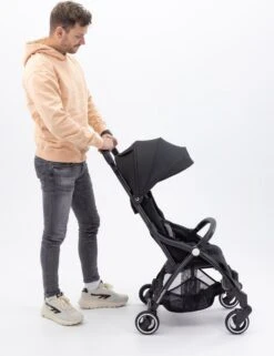 Hamilton By Yoop X1 Plus Buggy – Nieuw, Hoger, Uitgebreider 2023 Model – Premium Stroller Met One Hand Folding Technologie – Zwart – Lichte, Verstelbare En Wendbare Kinderwagen Met Vele Gemakken -Kinderwagen- En Accessoirewinkel 924x1200 2