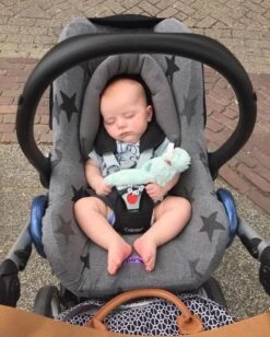 Dooky Seat Cover 0+ Autostoel Hoes - Grey Star -Kinderwagen- En Accessoirewinkel 963x1200 1